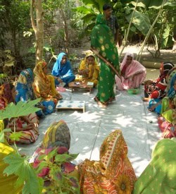 A women's community based savings group meets in Bihar, India - Aga Khan Development Network