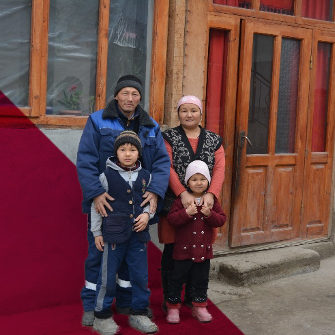 Kanat and Gulmira, farmers in the Kyrgyz Republic and their children